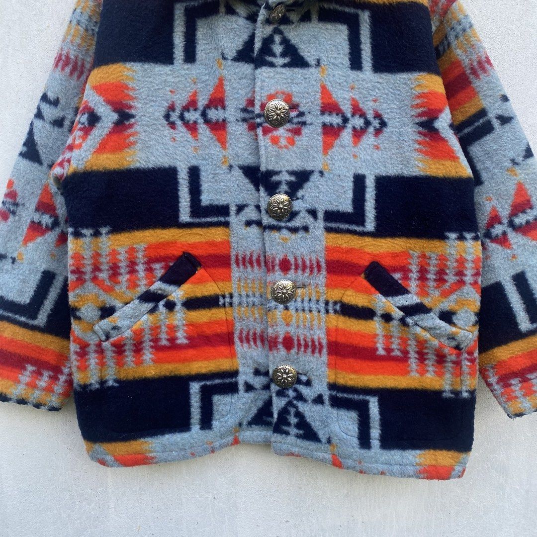 native jacket (Category: Coats, Jackets and Outerwear) located in Kem Desa Pahwalan. Submitted by caxxual (Listing ID 1450666190, Image 3). Description: condition mantop.