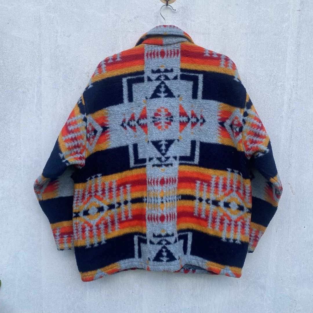 native jacket (Category: Coats, Jackets and Outerwear) located in Kem Desa Pahwalan. Submitted by caxxual (Listing ID 1450666190, Image 2). Description: condition mantop.