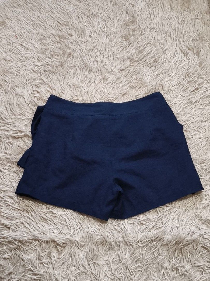 navy blue high waisted pleated ruffle skort (Category: Skirts) located in Taguig. Submitted by declutterwirsh (Listing ID 1450539206, Image 2). Description: - small on tag (24 - 25) - used once - used for a school event rfs: decluttering don't reach for it anymore.