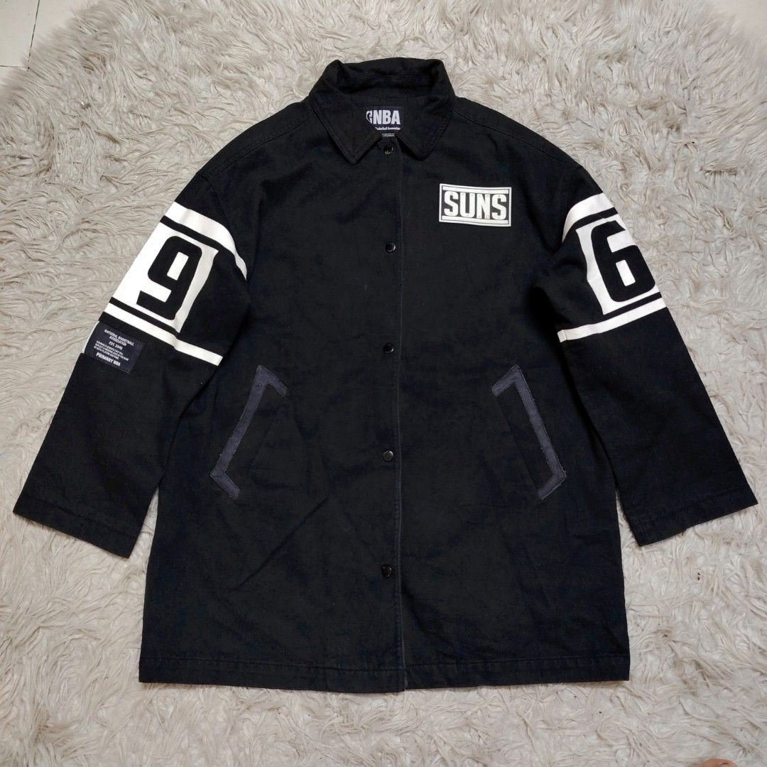 NBA Denim Parka Jacket (Category: Other Sports Equipment and Supplies) located in Bota. Submitted by mista.fixx (Listing ID 1450685042, Image 1). Description: 🔥Declare Status Item : Bundle 🔥Size Tag : S 🔥Pit 23 Labuh 32 🔥Made in China 🔥Condition : Padu 8/10 Fresh baru keluar guni bang. Warna gelap lawa lagi. Material kain denim, dalaman ada kain lembut selapis. Button semua function. Sesuai buat pakai santai atau jalan. Luncurrr #mrf #mrfgar