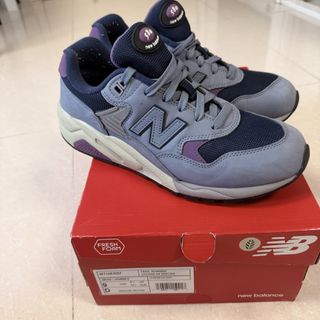 （分類：）位於 。 由 TheSuperSneaker 提交（商品編號 1450584300，圖片 1）。簡介： 。
