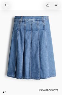 (Category: ) located in . Submitted by wardrobetreasures_ (Listing ID 1450613740, Image 1). Description: .