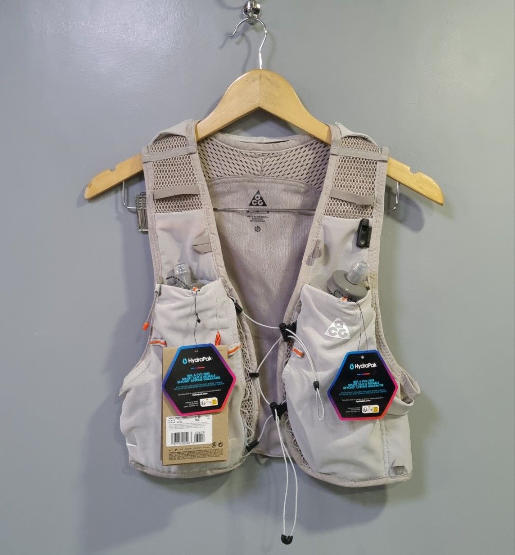 NIKE ACG HYDRATION VEST (Category: Vests) located in Baguio. Submitted by selectioncorner93 (Listing ID 1450530449, Image 1). Description: I HAVE TWO MEDIUM BNEW SRP 8,999.