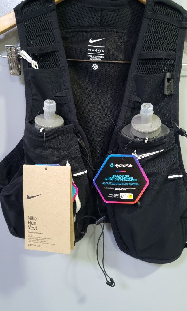 NIKE HYDRATION VEST (UNISEX) (Category: Vests) located in Baguio. Submitted by selectioncorner93 (Listing ID 1450531220, Image 2). Description: I HAVE 2 PCS BNEW.
