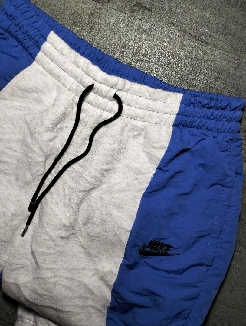 Nike Sportswear Icon Clash Jogger (Category: Joggers) located in Ilog. Submitted by jzee03 (Listing ID 1450677375, Image 3). Description: Nike Sportswear Icon Clash Jogger Small on tag Fits 29-32" Length: 36" Excellent-as new No issue 650.