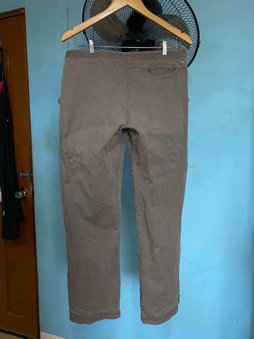 Nike Vintage Y2k Wideleg Workpants (Category: Jeans) located in Munoz. Submitted by brazziwardrobe (Listing ID 1450577733, Image 2). Description: PLEASE READ BEFORE MAKING OFFER‼️‼️‼️ WAIST:34inches Length:39inches Leg Opening:9.5inches Excellent Condition para syang acid gray Color rate:9.5/10 Pwede din sa mens to Negotiable Dm to purchase 📩.