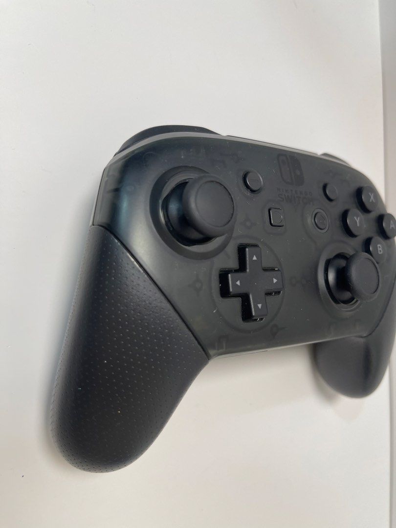 Nintendo Switch Pro Controller 🎮🔥 (Category: Controllers) located in Pasig City. Submitted by tjfindspreloveditems (Listing ID 1450654301, Image 3). Description: 🎮 FOR SALE 🎮 Nintendo Switch Pro Controller 🎮🔥 No box, no cable 💰 ₱1,690 📋 Condition: ✅ Well taken care of ✅ All buttons working ✅ No stick drifts Level up your gameplay with this reliable Pro Controller — great grip and precision for your favorite titles! 🎮🔥 📍 Ortigas 🚚 Nati