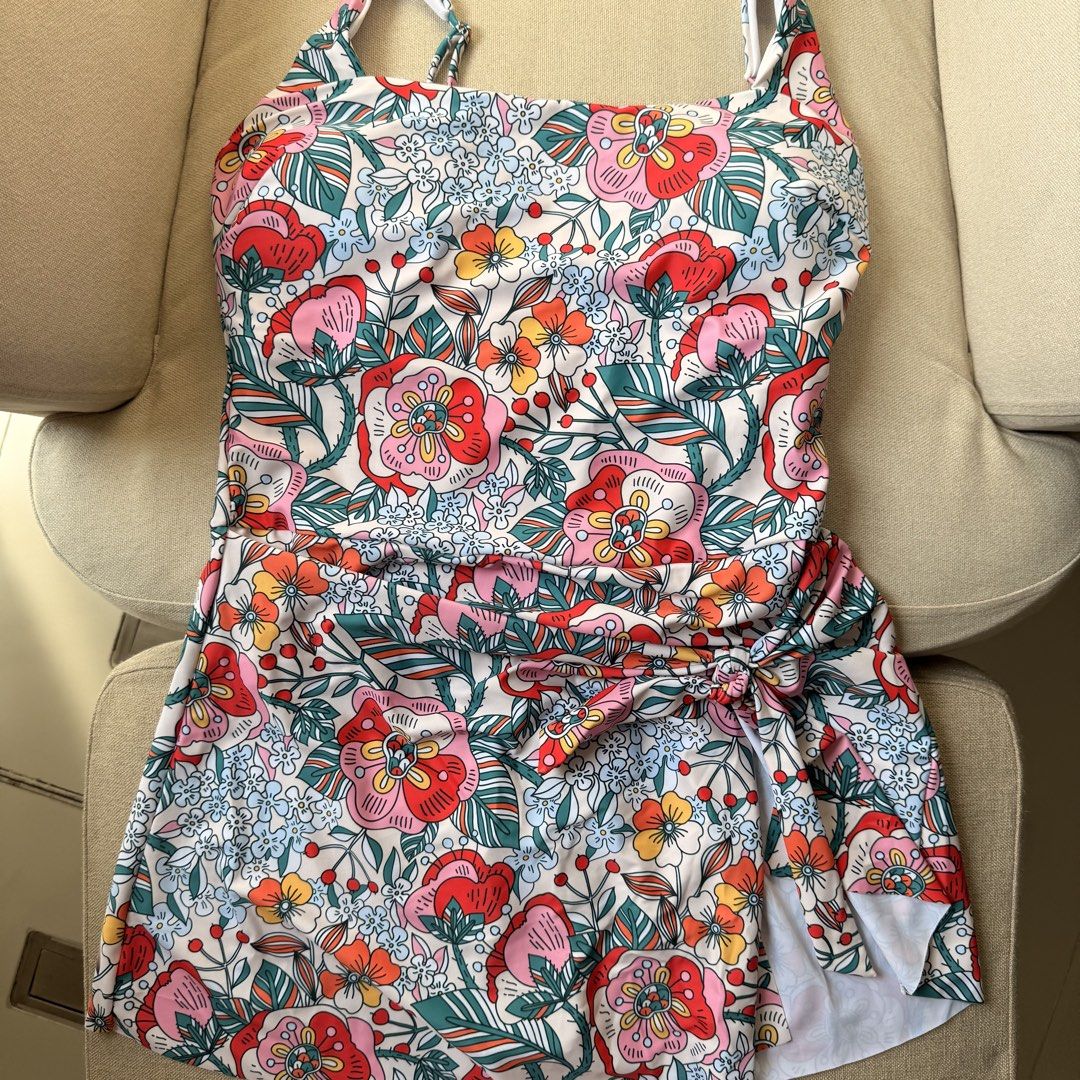 One piece swimsuit Shein (Category: Bikinis & Swimsuits) located in Quezon City. Submitted by stylesaverph (Listing ID 1450668327, Image 2). Description: Bought this form SHEIN but I bought the wrong size 😅 But super nice ng swimsuit na ito 👌🥰 Also ung color very vibrant hindi ung parang printed lang Size is XL .