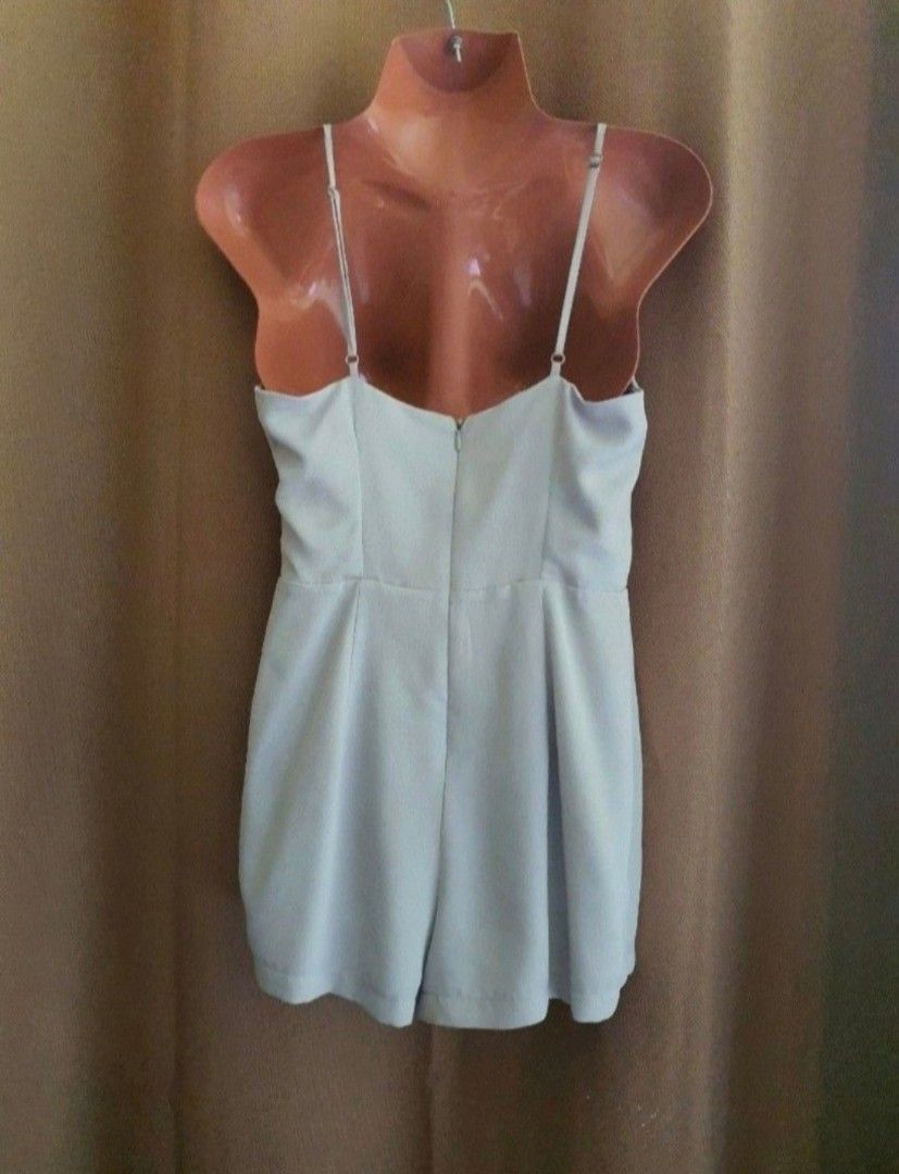 Original Forever 21 Mini dress (Category: Rompers) located in Manila. Submitted by phoebecali (Listing ID 1450658524, Image 3). Description: Brand : Forever 21 Item : Mini dress Color : light gray Size : Small Condition : used 1x only. Good as new Taguig area 0917-240-46-48 MOP : GCASH / BDO / METROBANK / BPI .