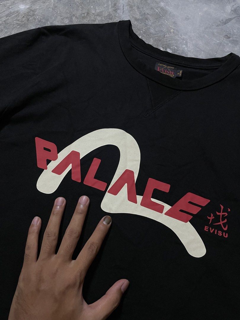 Palace x Evisu (Category: Tshirts & Polo Shirts) located in Benut. Submitted by xenstore.my (Listing ID 1450715197, Image 3). Description: Condition 9/10 P22,L27.5 Recommend size L.