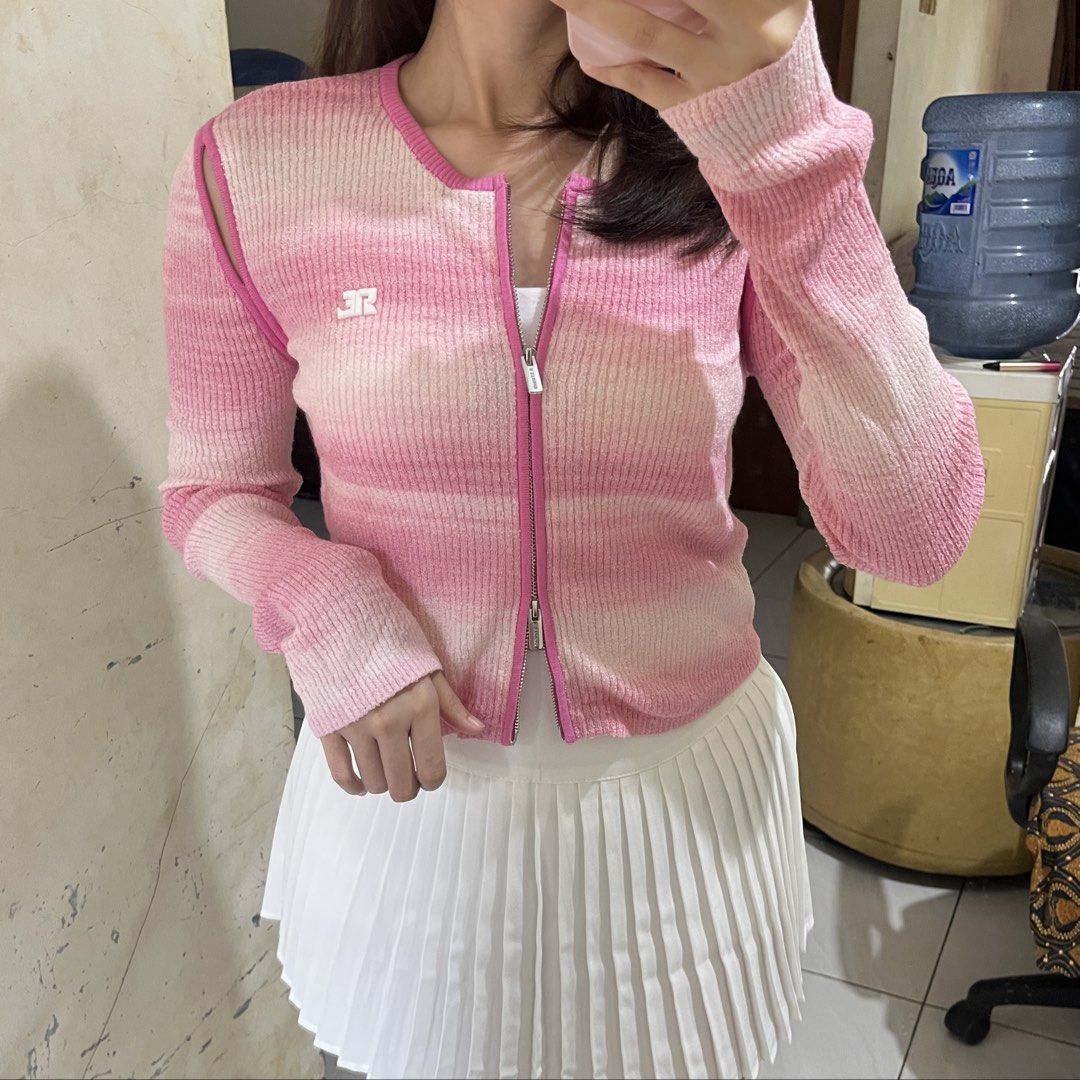 pink ombre double zipper knit cardigan (Kategori: Baju Luaran) berada di Depok. Dikirim oleh lovedbydircel (ID iklan 1450537588, Gambar 1). Deskripsi: kode C012 LD up to 116 panjang 43 resleting superr premium superrr duper lucu di bagian pundak ada slitnya .