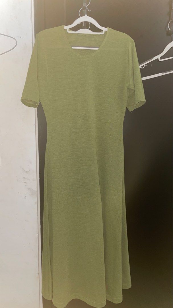 Preloved Dress Hijau No Brand Like New (Kategori: Gaun & Rok) berada di Jakarta Selatan. Dikirim oleh viieolle26 (ID iklan 1450580845, Gambar 2). Deskripsi: Preloved dress warna hijau, bahan katun adem, details bahan ada difoto, no brand, gapernah dipake sama sekali cuma baru dicoba aja sekali. LD : 102 P : 125.