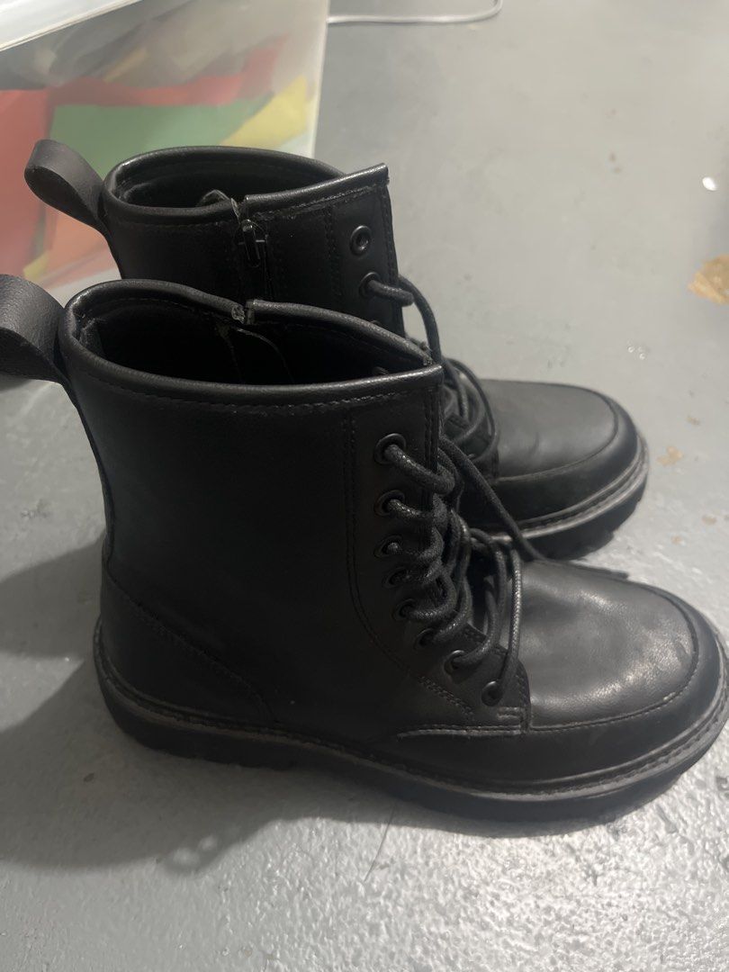 Pull&Bear Black Lace-Up Combat Boots (Category: Boots) located in Quezon City. Submitted by samsongerlie30 (Listing ID 1450668667, Image 1). Description: - Brand: Pull&Bear - Color: Black - Style: Combat Boots - Closure: Lace-up front with side zip - Features: Pull tabs at the back, chunky sole - Size: 40 EUR / 7 US - Ideal for: Everyday wear.