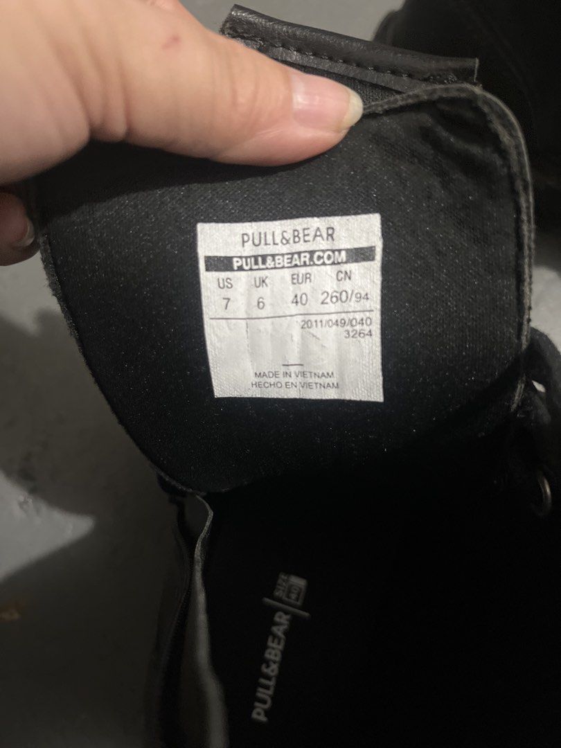 Pull&Bear Black Lace-Up Combat Boots (Category: Boots) located in Quezon City. Submitted by samsongerlie30 (Listing ID 1450668667, Image 3). Description: - Brand: Pull&Bear - Color: Black - Style: Combat Boots - Closure: Lace-up front with side zip - Features: Pull tabs at the back, chunky sole - Size: 40 EUR / 7 US - Ideal for: Everyday wear.