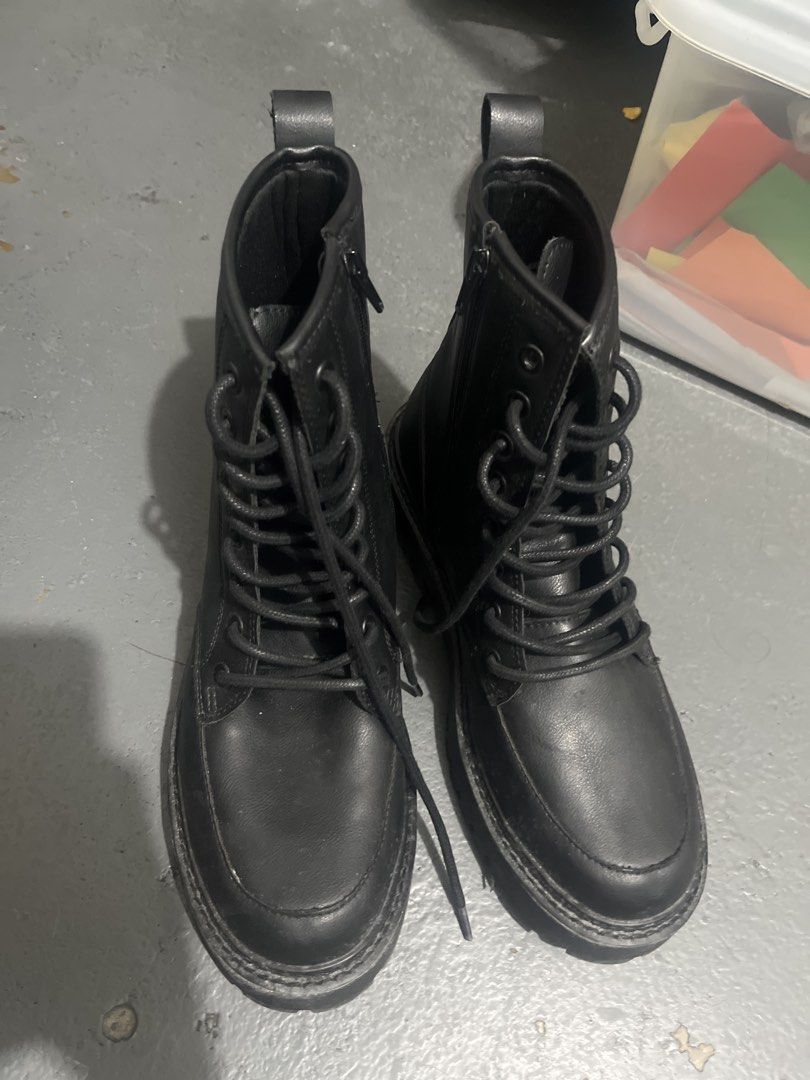Pull&Bear Black Lace-Up Combat Boots (Category: Boots) located in Quezon City. Submitted by samsongerlie30 (Listing ID 1450668667, Image 2). Description: - Brand: Pull&Bear - Color: Black - Style: Combat Boots - Closure: Lace-up front with side zip - Features: Pull tabs at the back, chunky sole - Size: 40 EUR / 7 US - Ideal for: Everyday wear.