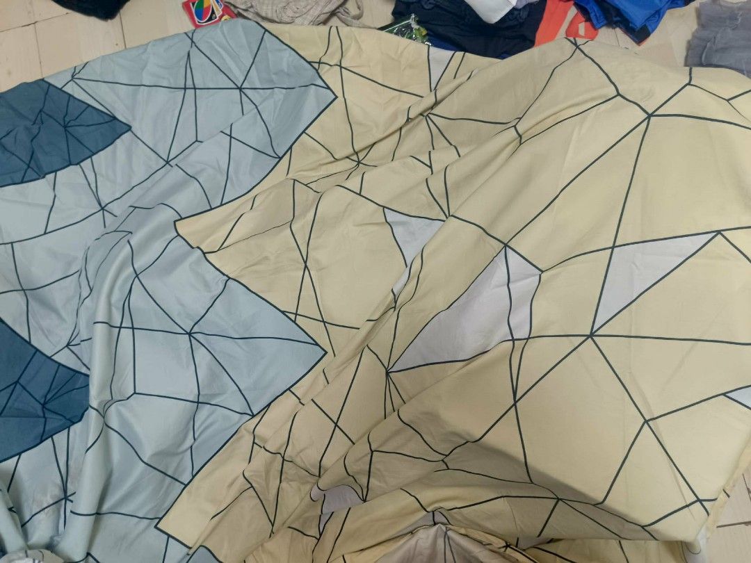Queen size bedsheet with pillow case (Category: Bedding & Towels) located in Bulacan. Submitted by gratsy (Listing ID 1450648211, Image 2). Description: take all preloved Canadian cotton queen size bedsheet with pillow case need wash naka stock lang sa cabinet. hindi kumukupas.