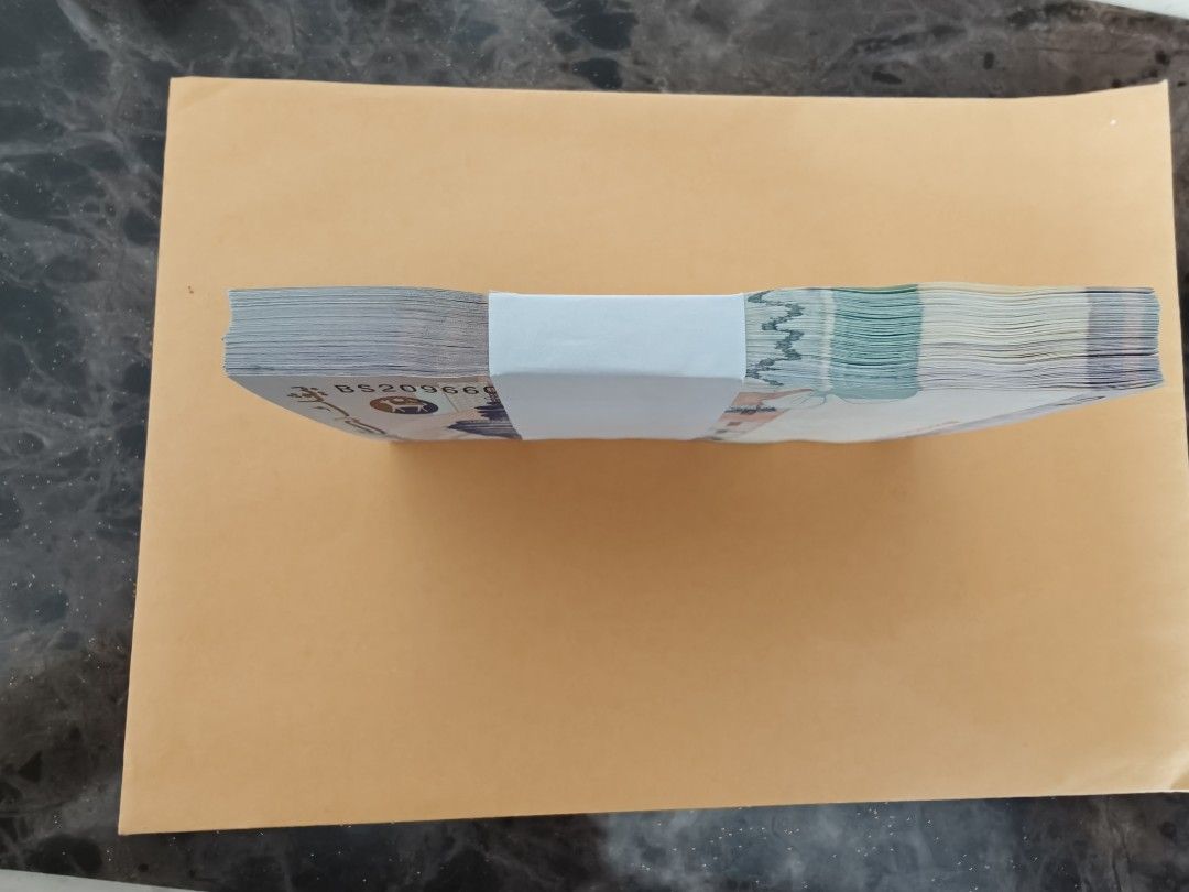 RM2 Ringgit Stack 100pcs run (Category: Currency) located in Singapore. Submitted by titanic.collection (Listing ID 1450598888, Image 3). Description: - Bundle of RM2 banknotes from Bank Negara Malaysia - 100pcs running in order - Mailing can be arranged .