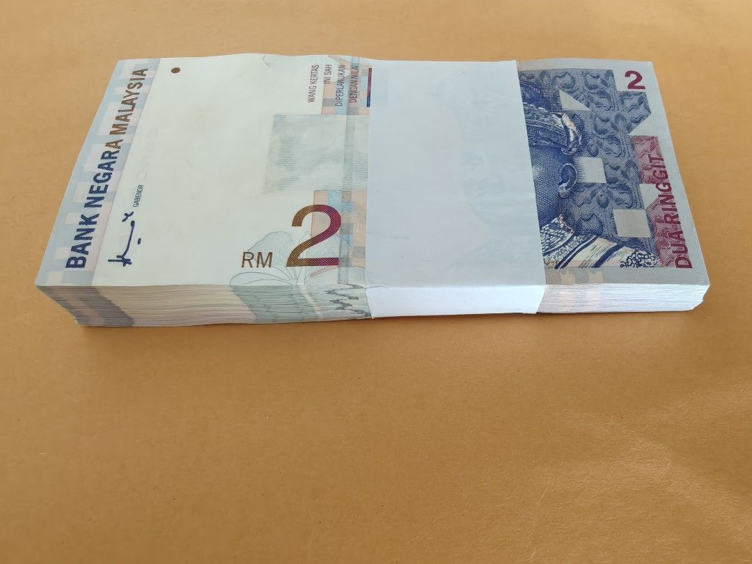 RM2 Ringgit Stack 100pcs run (Category: Currency) located in Singapore. Submitted by titanic.collection (Listing ID 1450598888, Image 1). Description: - Bundle of RM2 banknotes from Bank Negara Malaysia - 100pcs running in order - Mailing can be arranged .