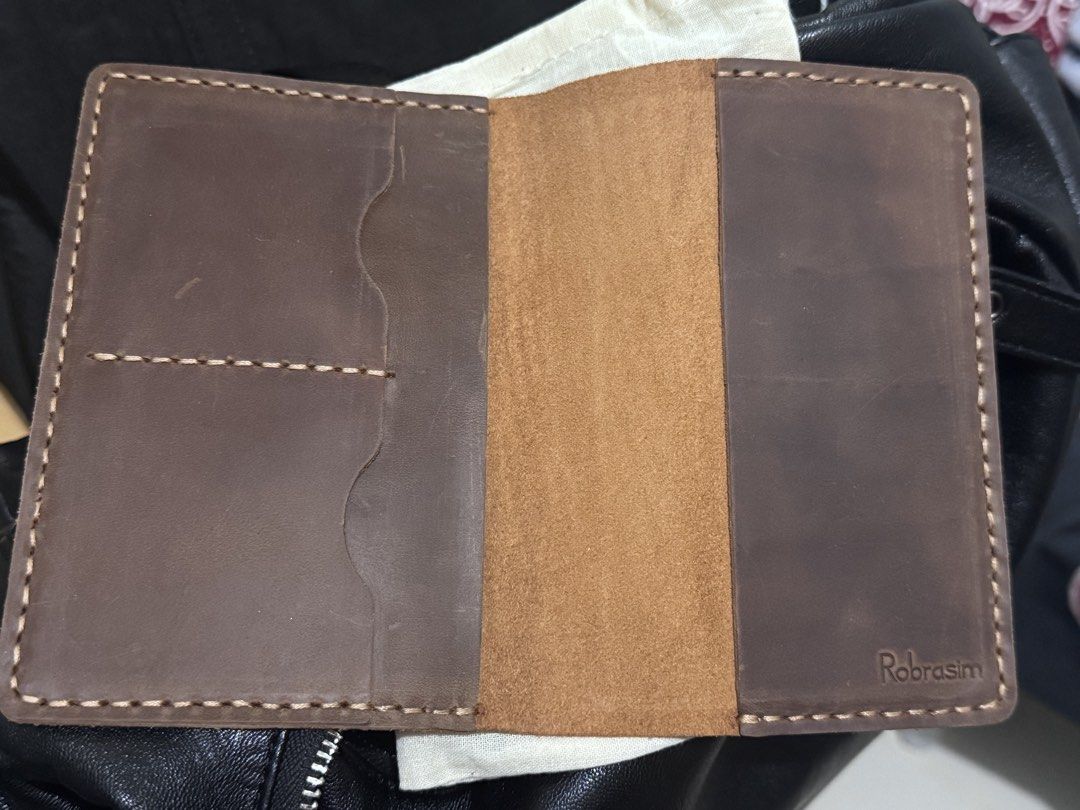 Robrasim leather journal cover for field notes (Category: Stationery & School Supplies) located in Quezon City. Submitted by polenn (Listing ID 1450619182, Image 3). Description: Never used Rfs - using TN instead Bought from amazon.