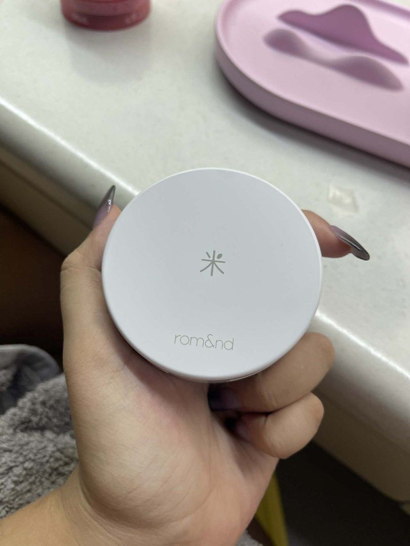 Romand Back Me Tone Up Sun Cushion Sunscreen (Category: Makeup) located in Manila. Submitted by declutterpony (Listing ID 1450691472, Image 3). Description: Swatched once; ‘di bagay sa skintone ko .
