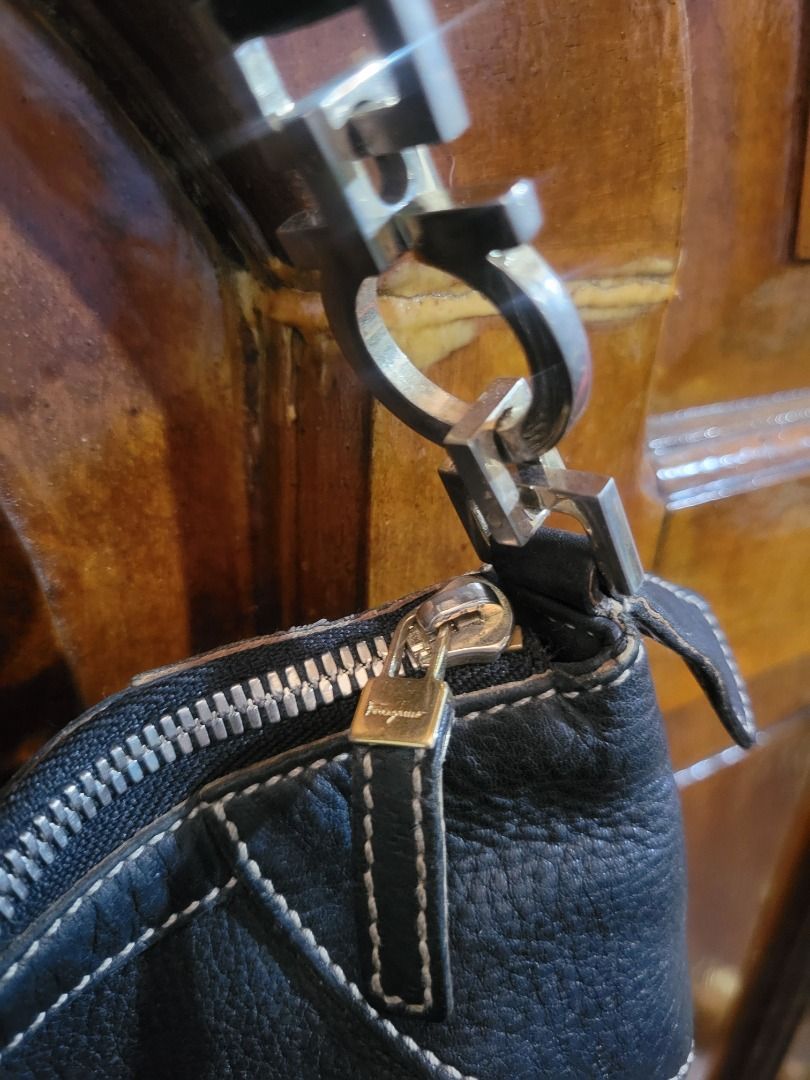 RUSH‼️Salvatore Ferragamo Hobo Bag (Category: Luxury Bags & Wallets) located in Iligan City. Submitted by kayluh (Listing ID 1450544472, Image 2). Description: - AUTHENTIC Salvatore Ferragamo Hobo Bag - Made in Italy - Color: Black - Iconic Gancini Clasp Detail - Zipper Closure - Interior with Salvatore Ferragamo Logo Lining - Model Number: DY-21 4374 - With Key Holder Inside ⚠️ WITH ISSUE, REFER AT PIC 7&8 kunin nyo na toh, need funds lngz.