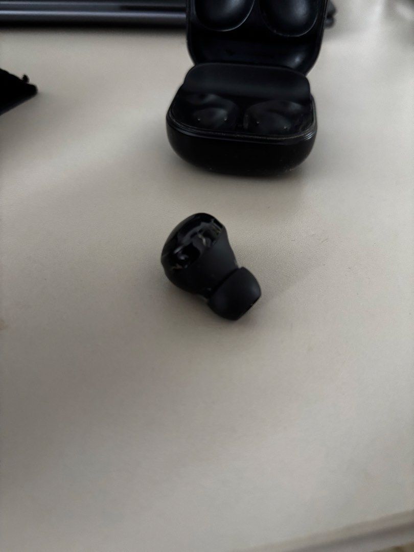 Samsung Galaxy Buds Pro Charging Case & Earbud