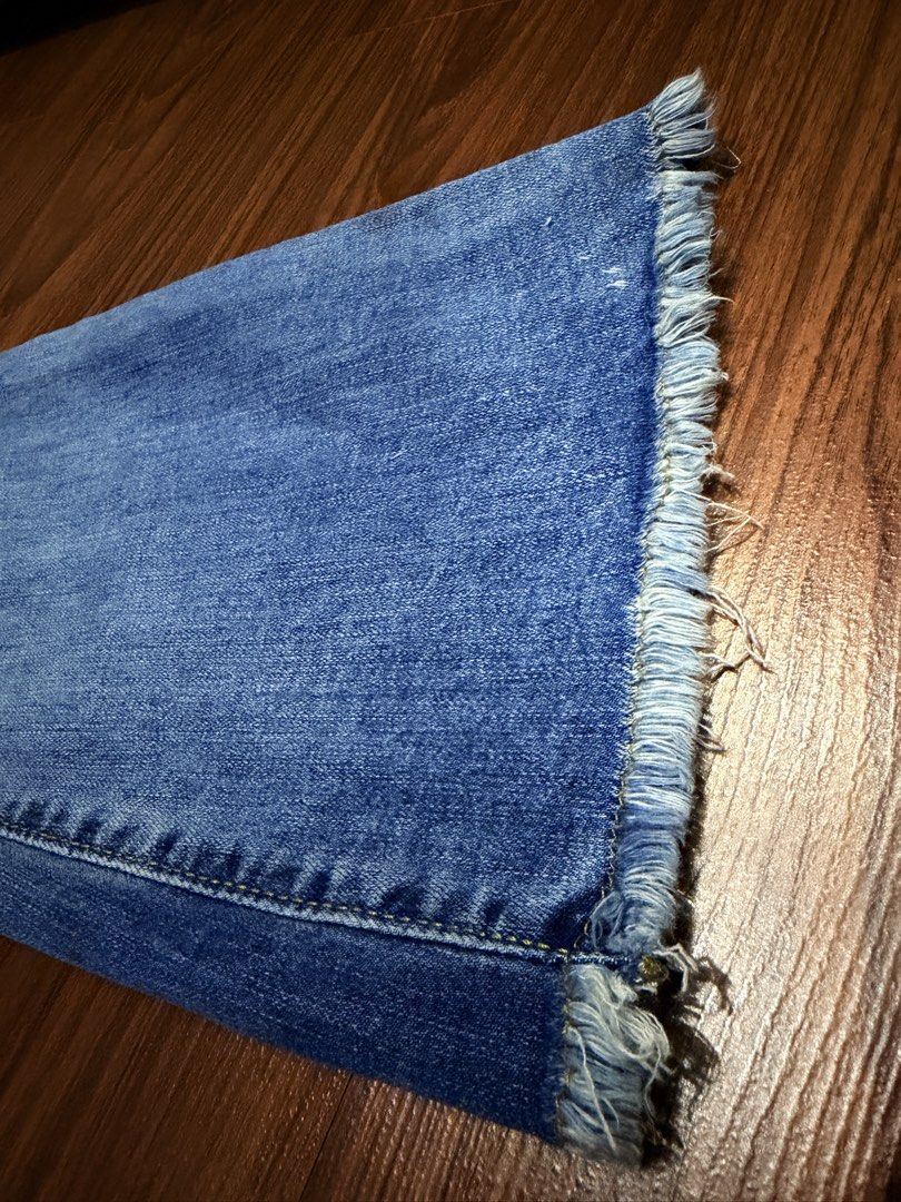 semi-flared skinny jeans (Category: Jeans) located in Manila. Submitted by ch4eo (Listing ID 1450699715, Image 3). Description: Size 27-28 Length 32 inches Semi Flared Jeans Good as new .