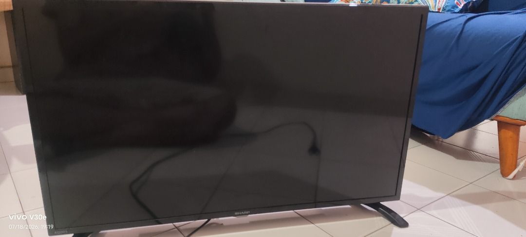 Sharp tv (Category: TV) located in Singapore. Submitted by paramag (Listing ID 1450570291, Image 3). Description: - Sharp television No smart tv -if any one can fix problem,or can use for spare parts - Includes stand - power can on but immediately screen off. - self collection only .