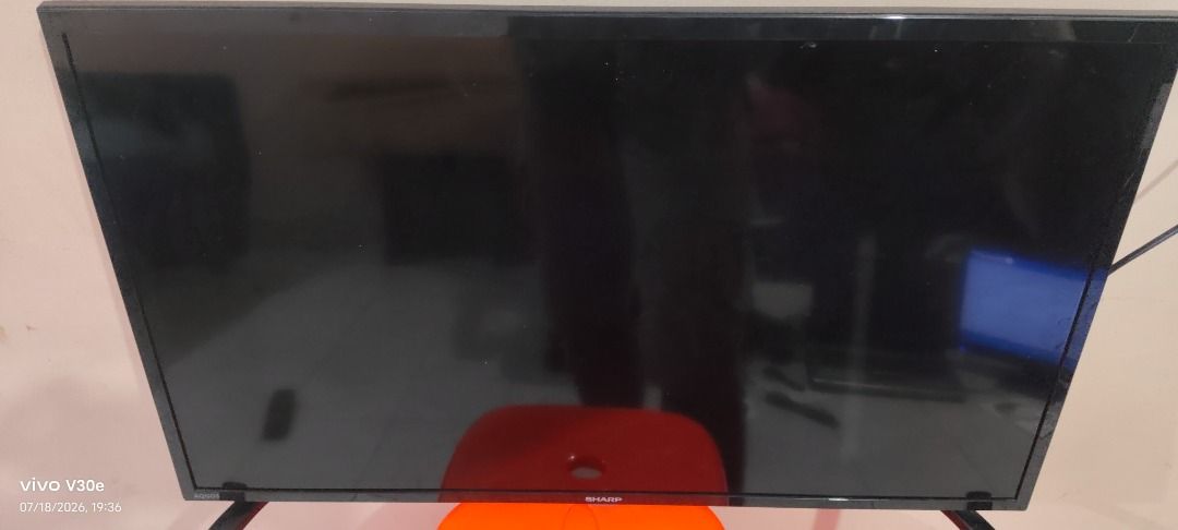Sharp tv (Category: TV) located in Singapore. Submitted by paramag (Listing ID 1450570291, Image 2). Description: - Sharp television No smart tv -if any one can fix problem,or can use for spare parts - Includes stand - power can on but immediately screen off. - self collection only .