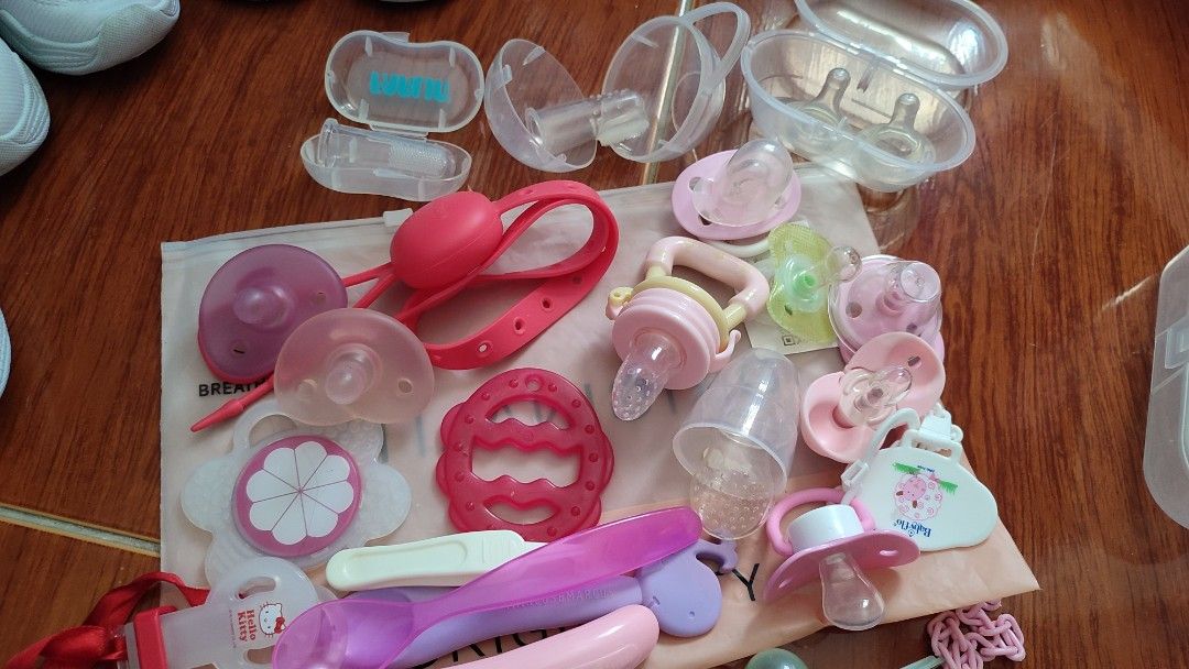 shoes and pacifiers take all (Category: Soothers & Pacifiers) located in Manila. Submitted by dsanjuansdeclutter2 (Listing ID 1450540583, Image 2). Description: all shoes are brand-new pacifiers, teether etc are branded brands are hello kitty Marcus and Marcus agent nurture/farlin babyflo.
