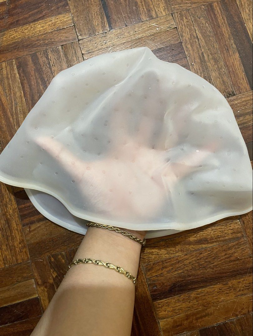 Silicone streaking cap | never used | for at home highlights (Category: Hair) located in Manila. Submitted by geliii_declutters (Listing ID 1450714193, Image 2). Description: ✨ bought a few years ago, took it out of the packaging but never used it because bleach testing for my hair didnt go well lmao ✨meant for dyeing hair highlights .