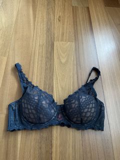 (Category: ) located in . Submitted by ladyshop01 (Listing ID 1450641219, Image 1). Description: .