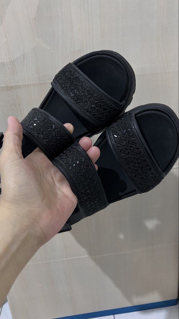 Skechers Luxe Foam Black (Category: Flats & Sandals) located in Bulacan. Submitted by rds.declutter (Listing ID 1450561033, Image 2). Description: - Black Skechers sandals - Embellished straps for style - Luxe Foam cushioning for ultimate comfort - Adjustable strap at the back for a secure fit - Chunky sole provides excellent grip - Ideal for everyday casual wear.