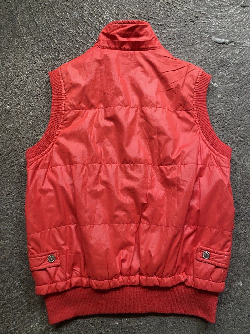 Sleeveless Puffer Vest (Category: Vests) located in Caloocan City. Submitted by hustlenhunt (Listing ID 1450692592, Image 2). Description: Dimes: Width: 18 Length: 22 Excellent Condition Issue: No Hoodie Hat .