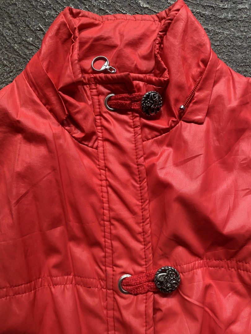 Sleeveless Puffer Vest (Category: Vests) located in Caloocan City. Submitted by hustlenhunt (Listing ID 1450692592, Image 3). Description: Dimes: Width: 18 Length: 22 Excellent Condition Issue: No Hoodie Hat .