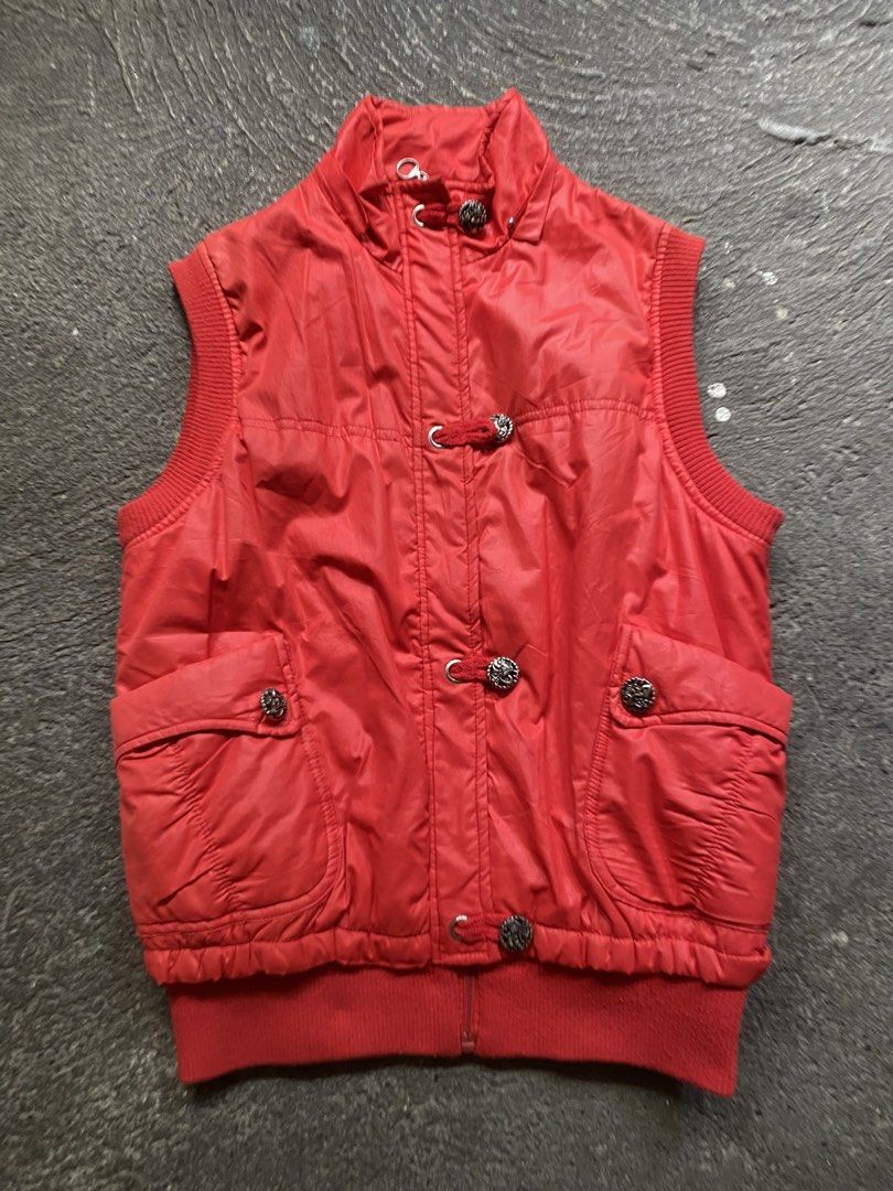 Sleeveless Puffer Vest (Category: Vests) located in Caloocan City. Submitted by hustlenhunt (Listing ID 1450692592, Image 1). Description: Dimes: Width: 18 Length: 22 Excellent Condition Issue: No Hoodie Hat .