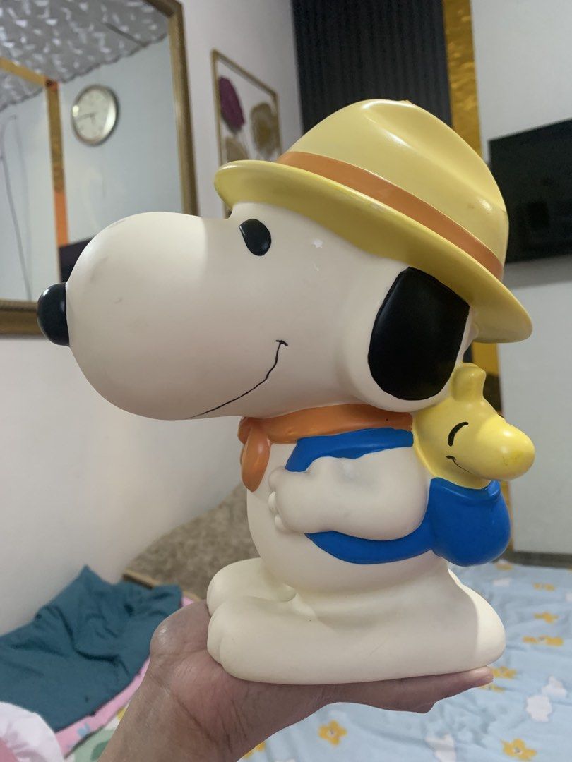 Snoopy peanuts big coin bank (Category: Character Goods) located in Cabiao. Submitted by imeon13 (Listing ID 1450640961, Image 1). Description: Hard vynil material magnda xa na coin bank big.
