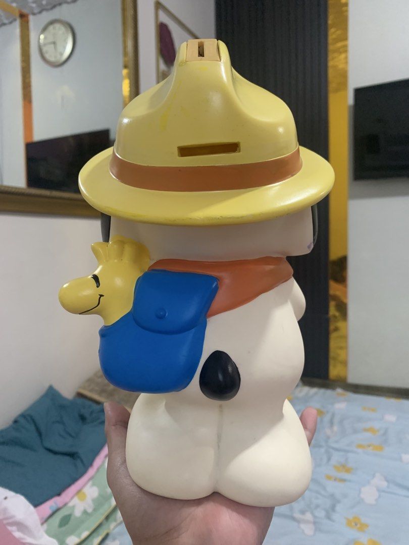 Snoopy peanuts big coin bank (Category: Character Goods) located in Cabiao. Submitted by imeon13 (Listing ID 1450640961, Image 3). Description: Hard vynil material magnda xa na coin bank big.