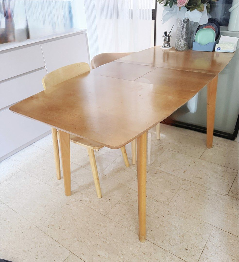 Solid wood dining table (Category: Tables & Sets) located in Singapore. Submitted by everesth (Listing ID 1450570651, Image 1). Description: Well used Extendable sold wood dinning table 120/150*75*75cm Solid and stable, good condition.