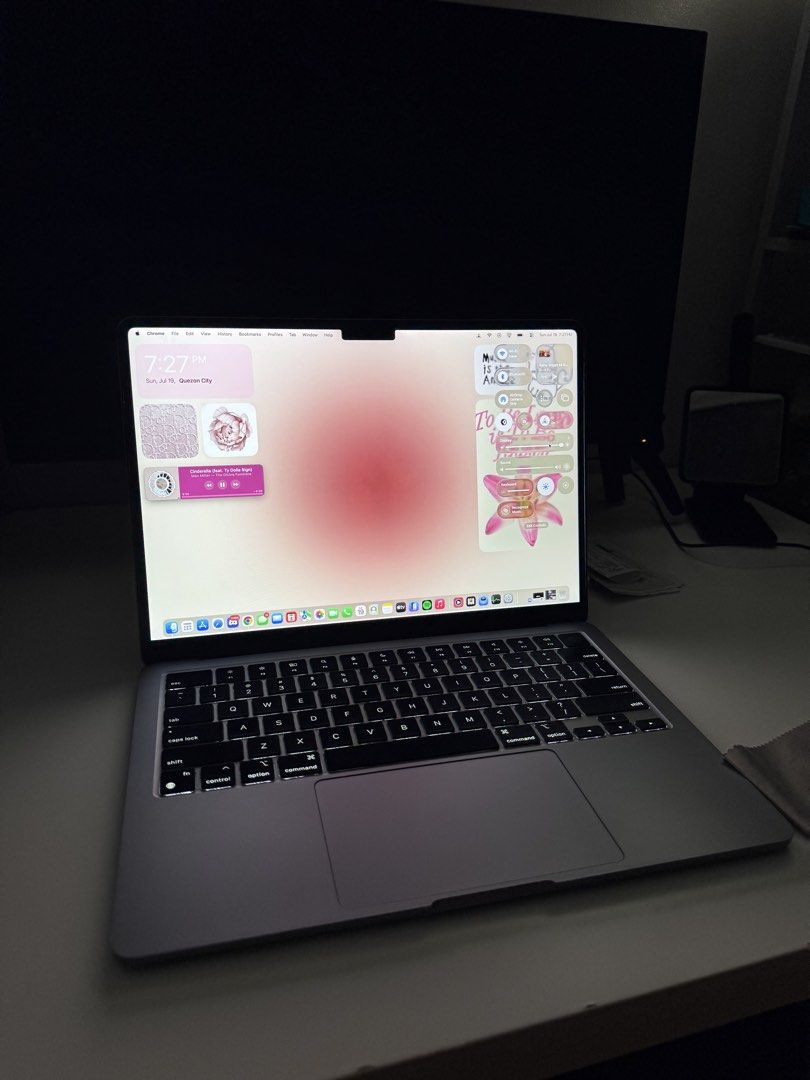 STEAL!! Macbook Air M2 8/256gb Silver (Category: Laptops & Notebooks) located in Quezon City. Submitted by styleclassy (Listing ID 1450653833, Image 1). Description: As is. Comes with original box and charger 85 battery health, CC 270 No scratches or major flaws Meet up in Quezon City only Not selling to buy and sell people RFS: Upgrading to M5 .