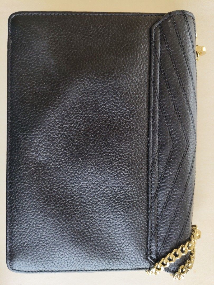 Ted Baker London Black Leather Chain Clutch Bag (Category: Shoulder Bags) located in Shah Alam. Submitted by ida.minamino_193 (Listing ID 1450628492, Image 2). Description: - Brand: Ted Baker London - Material: Black Leather - Features: Gold chain strap, internal zip pocket, card slots - Includes: Original dust bag - Ideal for: Evening wear, special occasions - 3 style as shoulder bag, cross body or clutch - Negotiable - For serious buyer only.