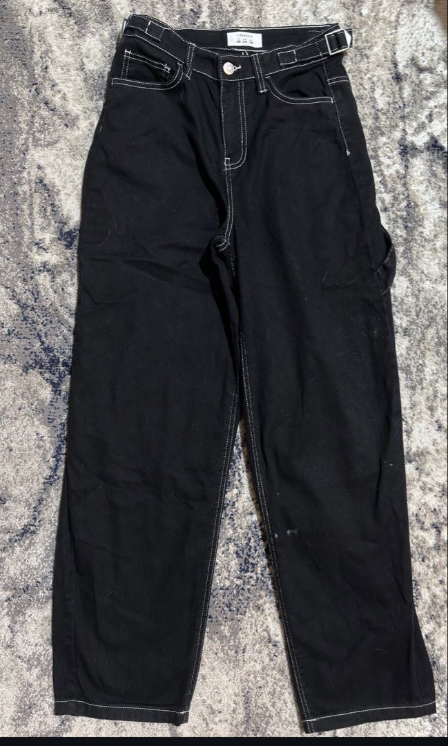 Terranova Carpenter Canvas Trousers Black (Category: Trousers) located in Manila. Submitted by debbiecoca0801 (Listing ID 1450668493, Image 2). Description: - Brand: Terranova - Color: Black - Material: Canvas - Fit: Straight leg - Details: Contrast white stitching, utility loop, multiple pockets, belt loops, buckle detail at waist - Size: 34.