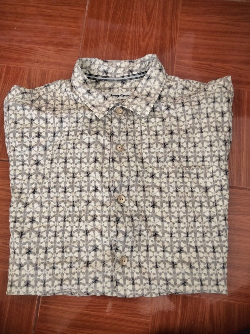 Tommy Bahama printed Polo for Men (Category: Activewear) located in General Natividad. Submitted by blusky_general (Listing ID 1450536747, Image 2). Description: Nego 29 inches long 24 inches width armpit to armpit 18.5 inches width shoulder to shoulder.