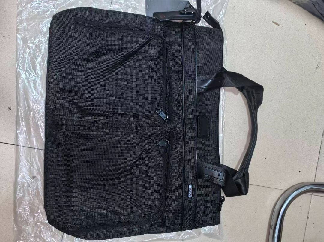 TUMI 公事袋 斜孭袋 （分類：公事包）位於 Hong Kong。 由 pmok79zxom04394 提交（商品編號 1450616089，圖片 3）。簡介： 。