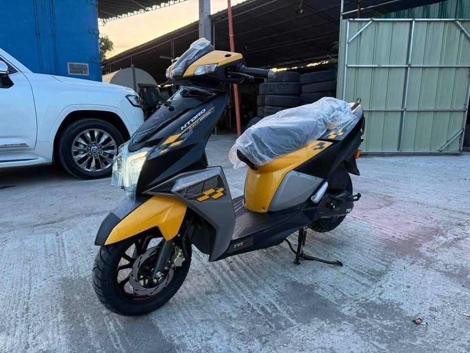 TVS NTORQ 125 (Category: Skates, Rollerblades & Scooters) located in Manila. Submitted by calevrs (Listing ID 1450559277, Image 3). Description: Brandnew Year Model : 2023-2024 Cash Basis Only : 39,000.00 Free LTO Registration 3 yrs. Original Price : 76,000.00 Engine (BS – VI Compliant) Type 3 Valve, Single Cylinder, 4 - Stroke, SI, Air Cooled, Fuel Injected, Gasoline. Displacement 124.8cc. Maximum power 10.2 PS @ 7000 rpm / 10.06 hp @ 7000 rpm. 