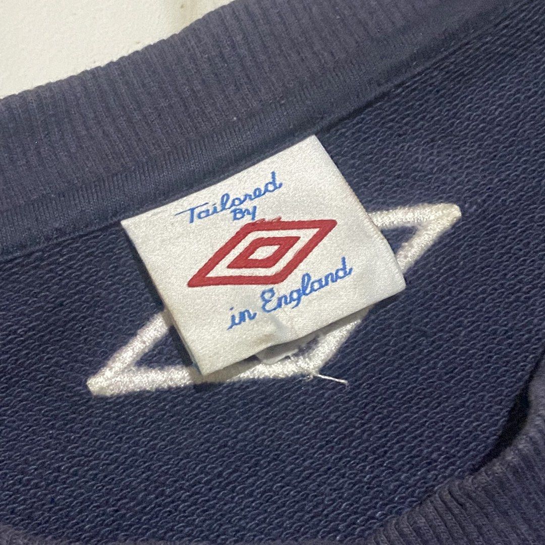 Umbro England Navy Blue Sweatshirt (Category: Coats, Jackets and Outerwear) located in Manila. Submitted by r_vmvnd (Listing ID 1450615501, Image 2). Description: - Navy blue sweatshirt - Features 'England' graphic and St George's Cross - Made in England by Umbro - Perfect for England fans.