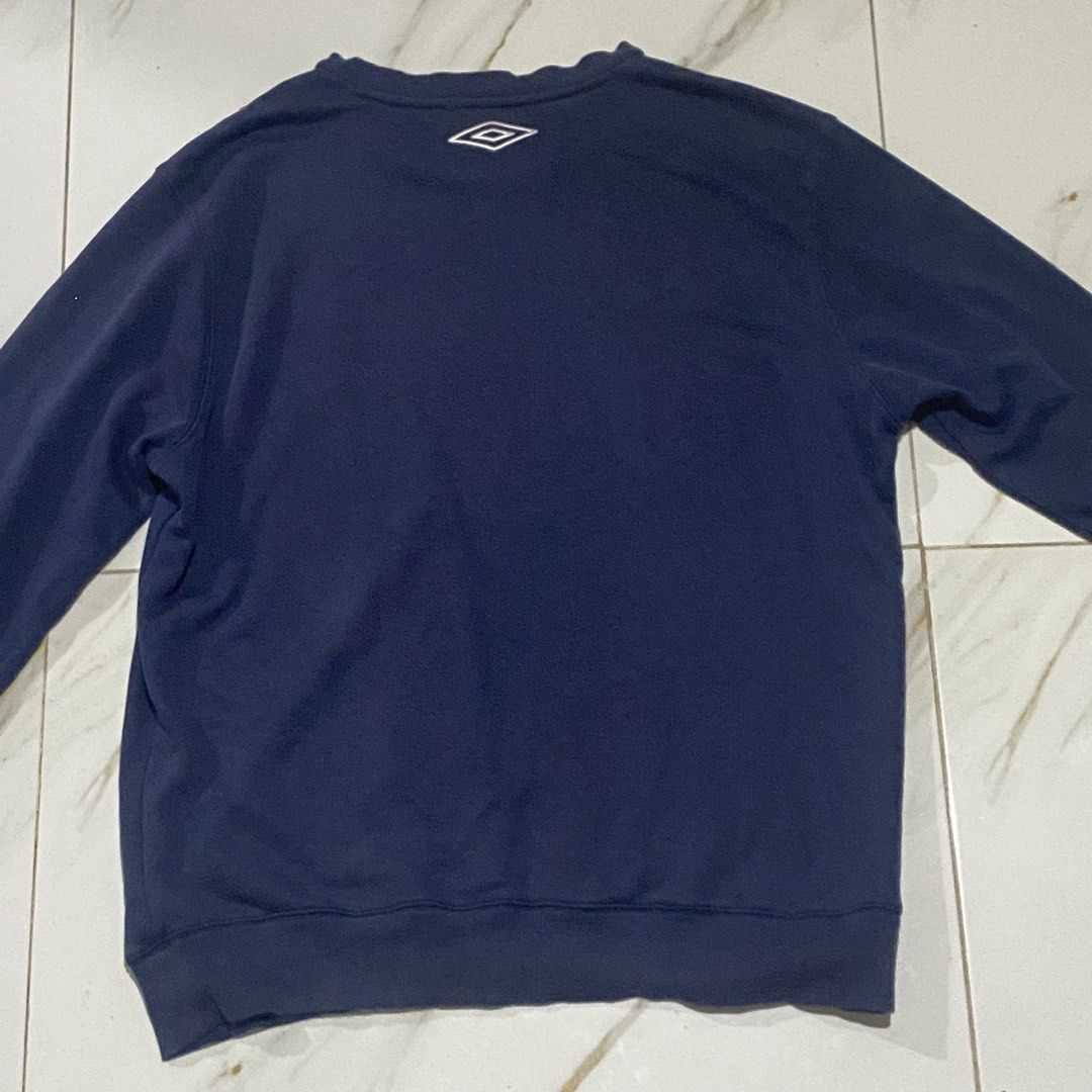 Umbro England Navy Blue Sweatshirt (Category: Coats, Jackets and Outerwear) located in Manila. Submitted by r_vmvnd (Listing ID 1450615501, Image 3). Description: - Navy blue sweatshirt - Features 'England' graphic and St George's Cross - Made in England by Umbro - Perfect for England fans.