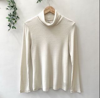 (Category: ) located in . Submitted by ciris.closet (Listing ID 1450599090, Image 1). Description: .