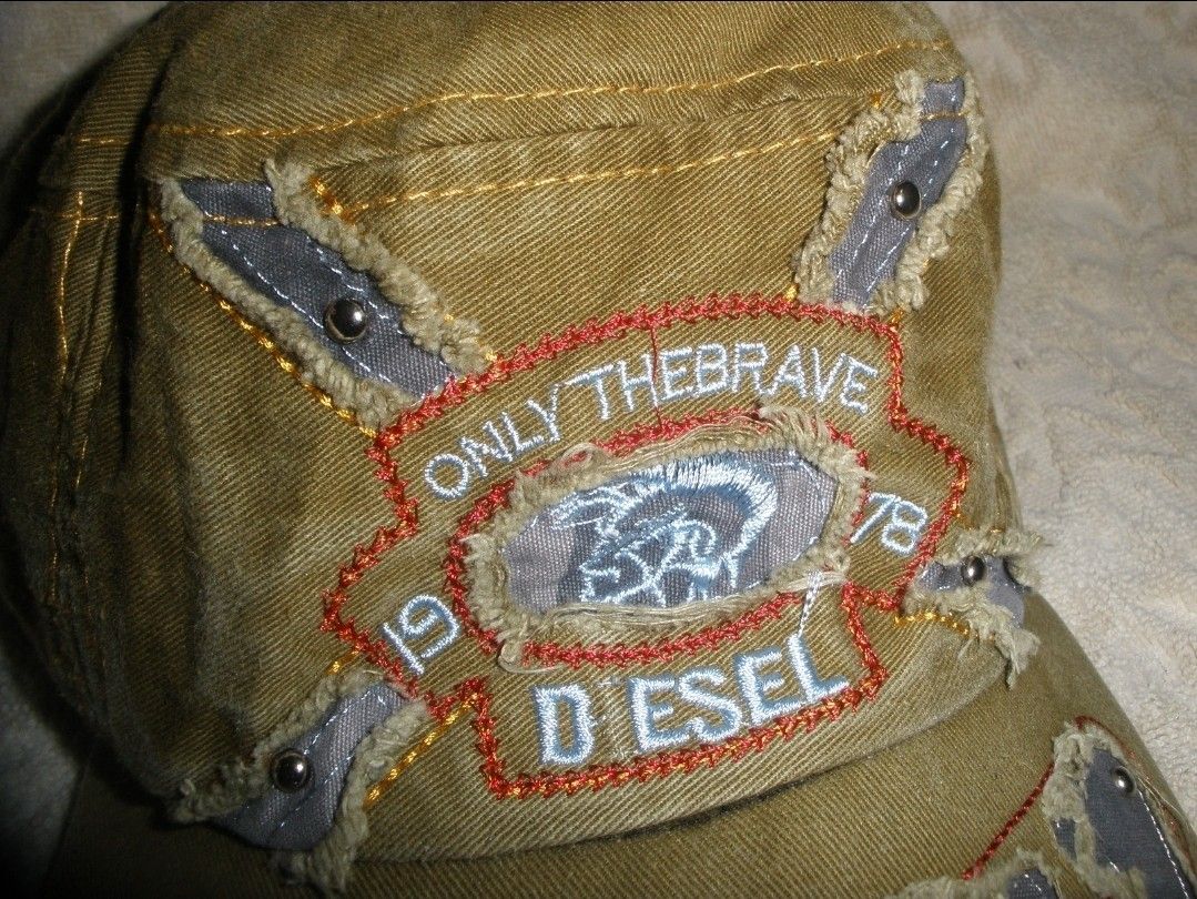 Unique Diesel Cap 🧢 (Category: Caps & Hats) located in Tabaco. Submitted by threadbound (Listing ID 1450634747, Image 2). Description: Unique distressed military-style cap with embroidered Diesel patch and detailed patchwork accents. Olive green color with a standout Y2K/vintage aesthetic. Perfect for streetwear, vintage, and archive-inspired fits. 📌 Condition: 8/10 📌 Color: Olive Green.