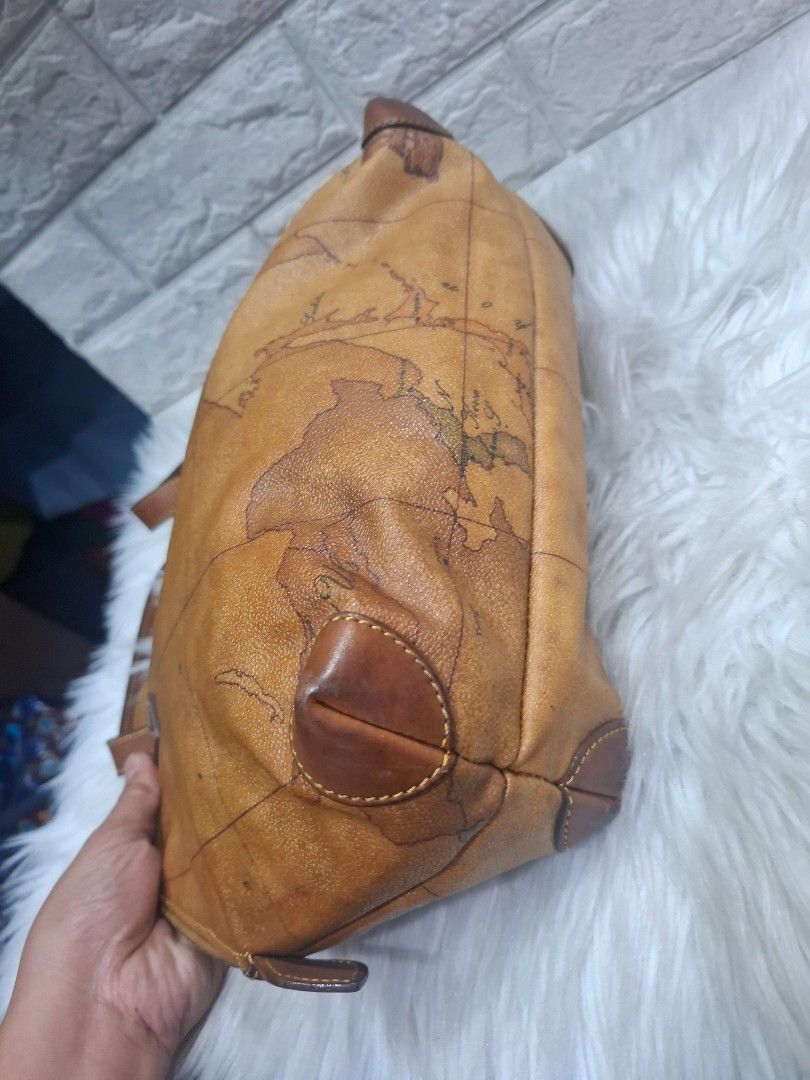 Unique Map Print Handbag alviero (Category: Luxury Bags & Wallets) located in Baguio. Submitted by jhaz_bags (Listing ID 1450673123, Image 3). Description: nobrubs long handle orig super nice.